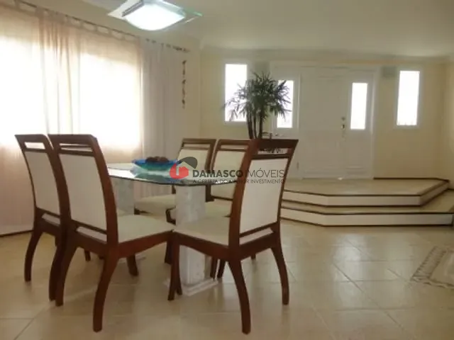 Casa com 233m² 3 quartos e 1 banheiro, à venda, no bairro Parque Dom Henrique em Cotia
