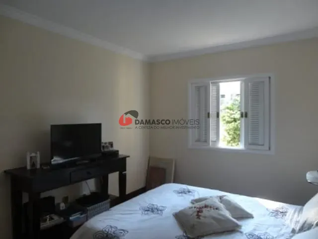Casa com 233m² 3 quartos e 1 banheiro, à venda, no bairro Parque Dom Henrique em Cotia