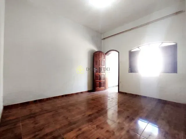 Casa com 150m² 6 quartos e 4 banheiros, à venda, no bairro São Luís em Barra Mansa