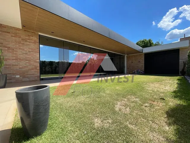 Casa 4 quartos e 4 banheiros, à venda, no bairro Vila A em Foz do Iguaçu