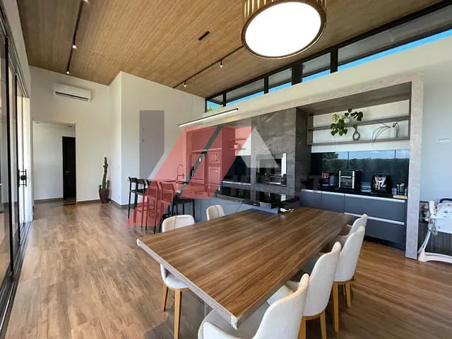 Casa 4 quartos e 4 banheiros, à venda, no bairro Vila A em Foz do Iguaçu