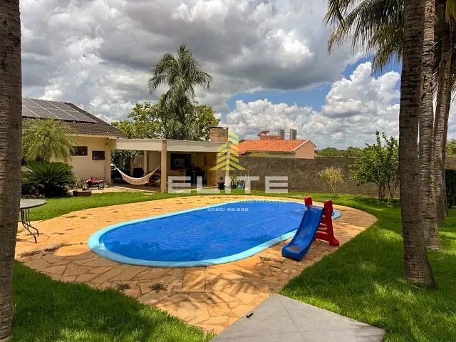 Casa com 800m² 3 quartos e 3 banheiros, à venda, no bairro Centro-Norte em Sorriso