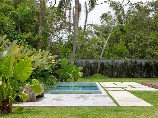 Casa com 740m² 4 quartos e 5 banheiros, à venda, no bairro Cachoeira do Bom Jesus em Florianópolis