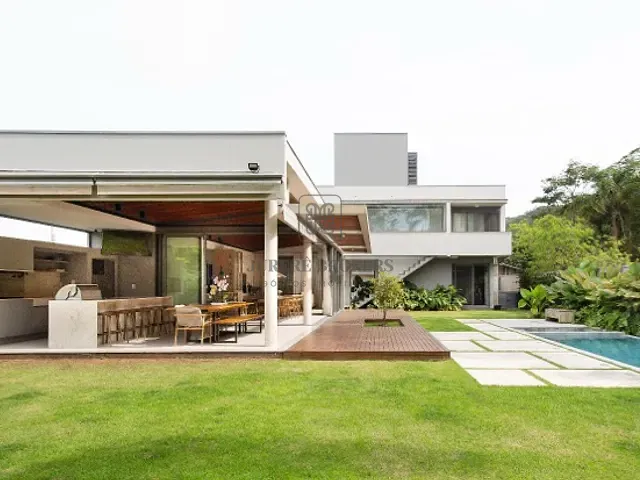 Casa com 740m² 4 quartos e 5 banheiros, à venda, no bairro Cachoeira do Bom Jesus em Florianópolis