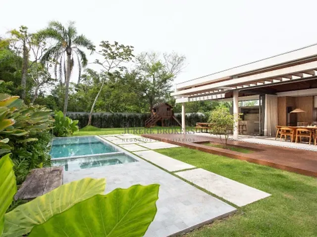 Casa com 740m² 4 quartos e 5 banheiros, à venda, no bairro Cachoeira do Bom Jesus em Florianópolis