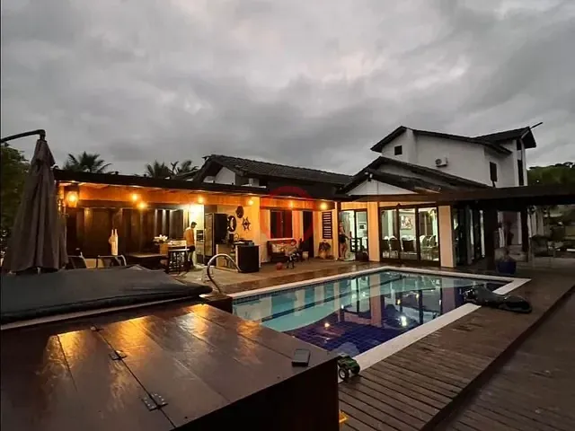 Casa com 785m² 5 quartos e 4 banheiros, à venda, no bairro Balneário Praia do Pernambuco em Guarujá