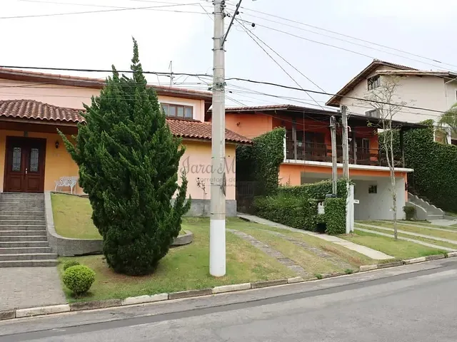 Casa com 726m² 4 quartos e 2 banheiros, à venda ou para alugar, no bairro Parque Paulistano em Cotia