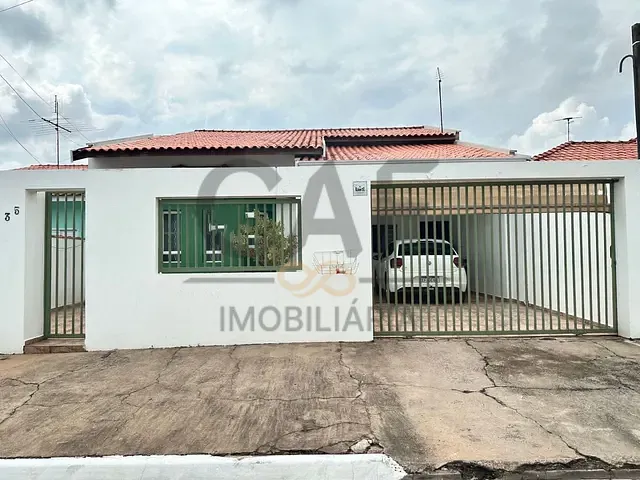 Casa com 250m², à venda, no bairro Jardim das Tulipas em Holambra