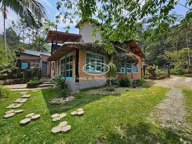 Casa 3 quartos e 5 banheiros, à venda, no bairro Fazendinha (Penedo) em Itatiaia