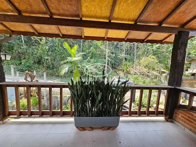 Casa 3 quartos e 5 banheiros, à venda, no bairro Fazendinha (Penedo) em Itatiaia