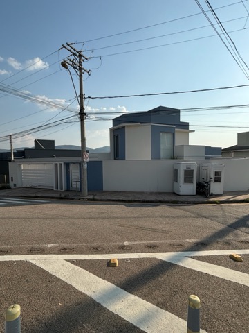 Casa com 258m² 3 quartos e 4 banheiros, à venda, no bairro Horto Santo Antonio em Jundiaí