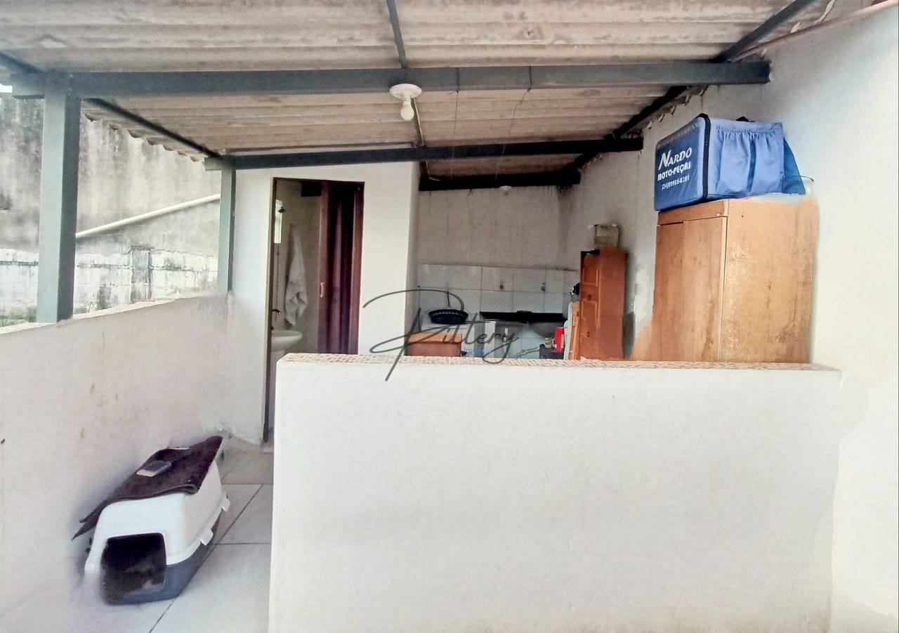 Casa à venda com 3 quartos, 10m² - Foto 4