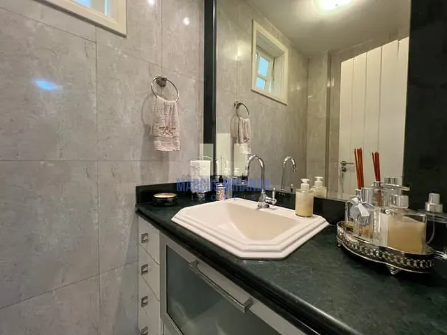 Casa com 1000m² 5 quartos e 6 banheiros, à venda, no bairro Barra da Tijuca em Rio de Janeiro