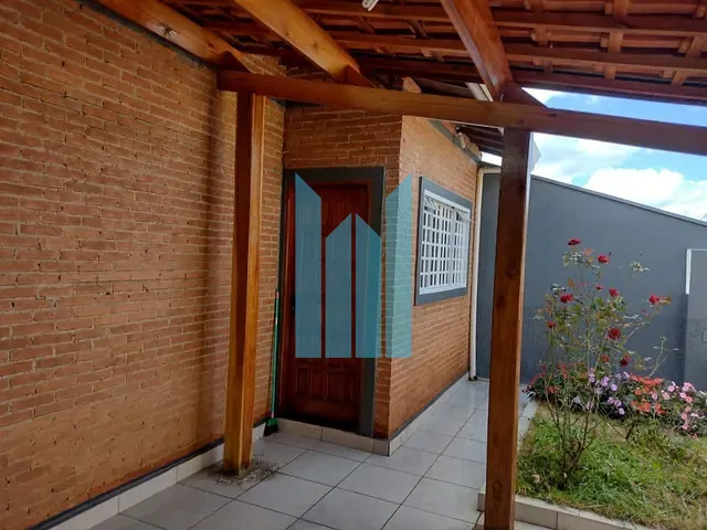Casa 2 quartos e 2 banheiros, à venda, no bairro Jardim Itamaraty II em Poços de Caldas