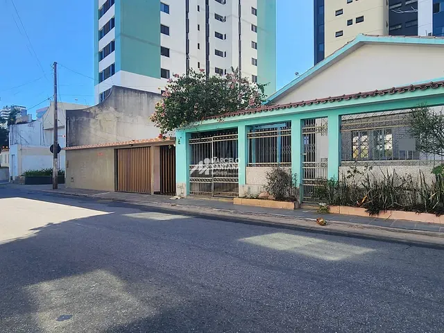 Casa com 300m² 3 quartos e 3 banheiros, à venda, no bairro Recreio em Vitória da Conquista