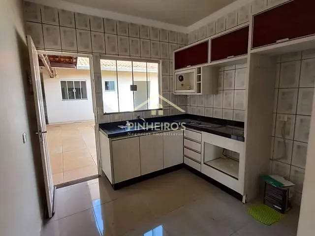 Casa com 200m² 2 quartos e 2 banheiros, à venda, no bairro Jardim Esperança em Cambé