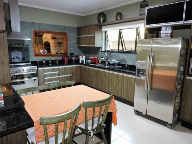Casa com 1000m² 4 quartos e 5 banheiros, à venda, no bairro Altos de São Fernando em Jandira