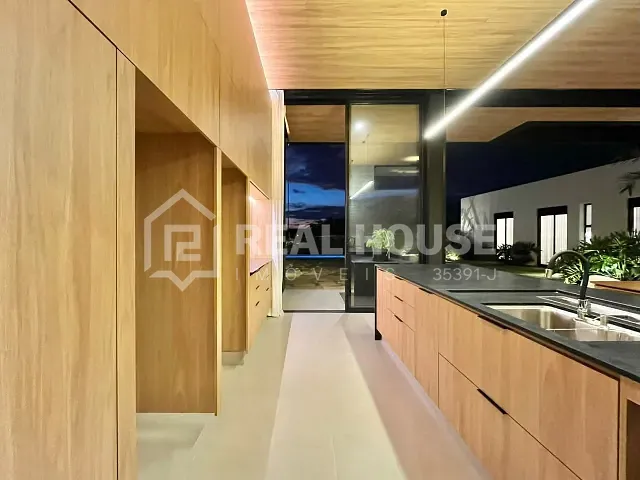 Casa com 1003m² 4 quartos e 1 banheiro, à venda, no bairro Village Ipanema II em Araçoiaba da Serra