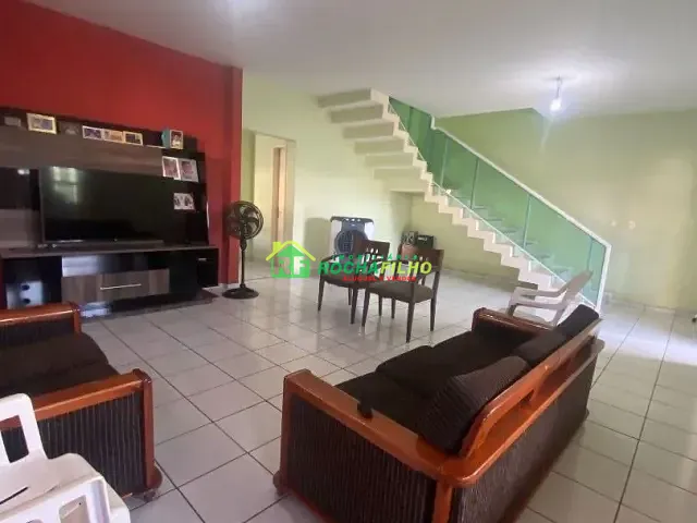 Casa com 592m², à venda, no bairro Lourival Parente em Teresina