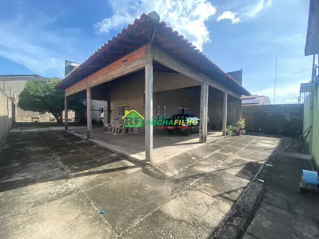 Casa com 592m², à venda, no bairro Lourival Parente em Teresina