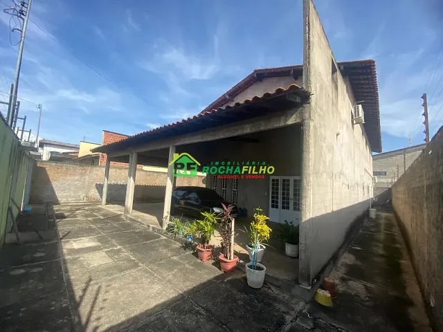 Casa com 592m², à venda, no bairro Lourival Parente em Teresina
