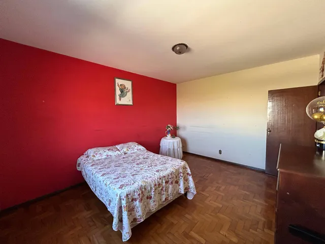 Casa com 720m² 3 quartos e 3 banheiros, à venda, no bairro Funcionários em Barbacena