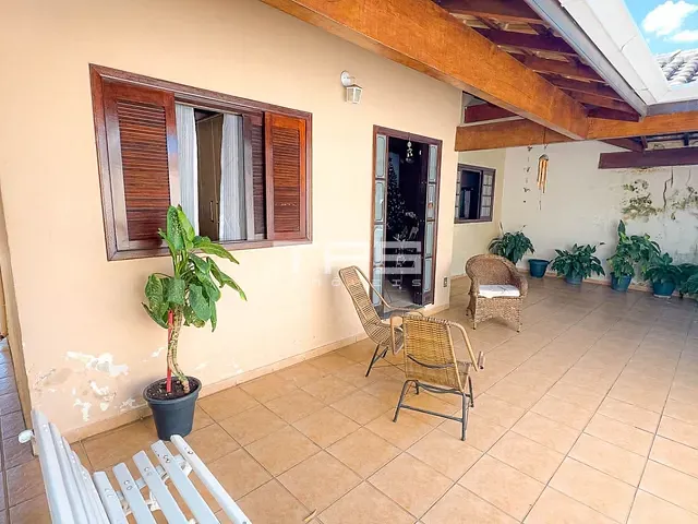 Casa com 200m² 3 quartos e 2 banheiros, à venda, no bairro Parque Residencial Anna Guilhermina Rois Alves em Guaratinguetá