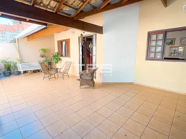 Casa com 200m² 3 quartos e 2 banheiros, à venda, no bairro Parque Residencial Anna Guilhermina Rois Alves em Guaratinguetá