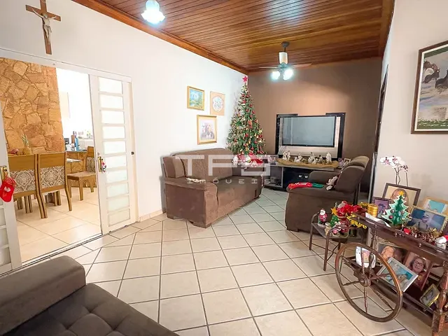 Casa com 200m² 3 quartos e 2 banheiros, à venda, no bairro Parque Residencial Anna Guilhermina Rois Alves em Guaratinguetá