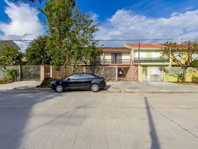 Casa com 266m² 4 quartos e 3 banheiros, à venda, no bairro Cajuru em Curitiba