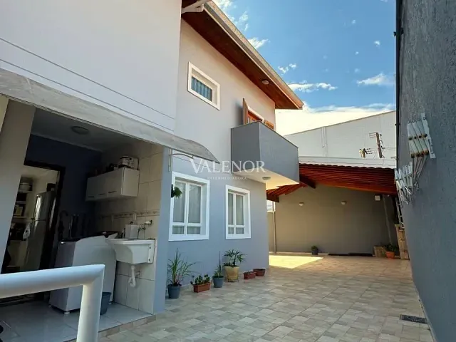 Casa com 250m² 3 quartos e 4 banheiros, à venda, no bairro Jardim São Vicente em Jundiaí