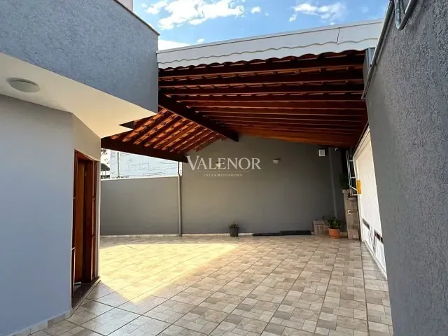 Casa com 250m² 3 quartos e 4 banheiros, à venda, no bairro Jardim São Vicente em Jundiaí