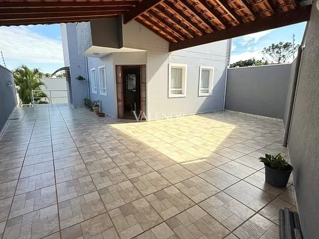 Casa com 250m² 3 quartos e 4 banheiros, à venda, no bairro Jardim São Vicente em Jundiaí