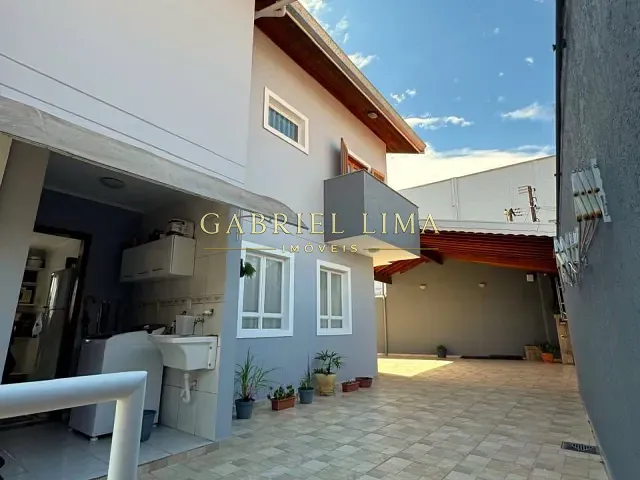 Casa com 250m² 3 quartos e 4 banheiros, à venda, no bairro Jardim São Vicente em Jundiaí