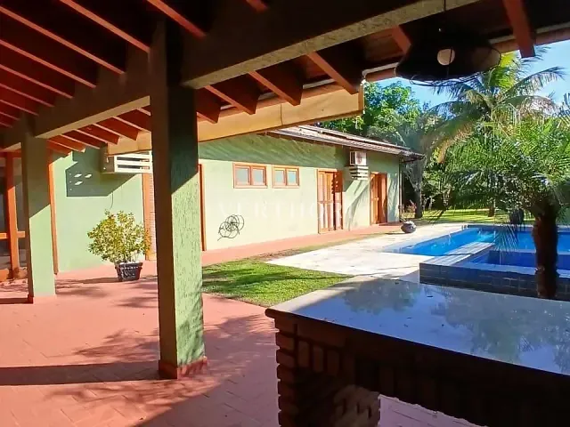 Casa com 1050m² 4 quartos e 6 banheiros, para alugar, no bairro Bela Suiça em Londrina