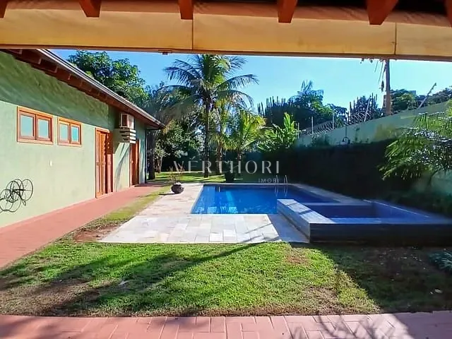 Casa com 1050m² 4 quartos e 6 banheiros, para alugar, no bairro Bela Suiça em Londrina