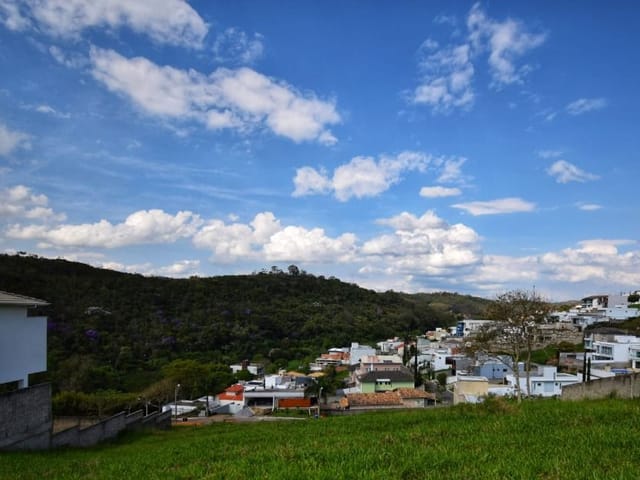 Casa com 540m² 3 quartos e 3 banheiros, à venda, no bairro Grama em Juiz de Fora