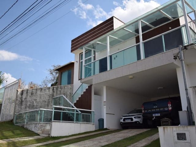 Casa com 540m² 3 quartos e 3 banheiros, à venda, no bairro Grama em Juiz de Fora