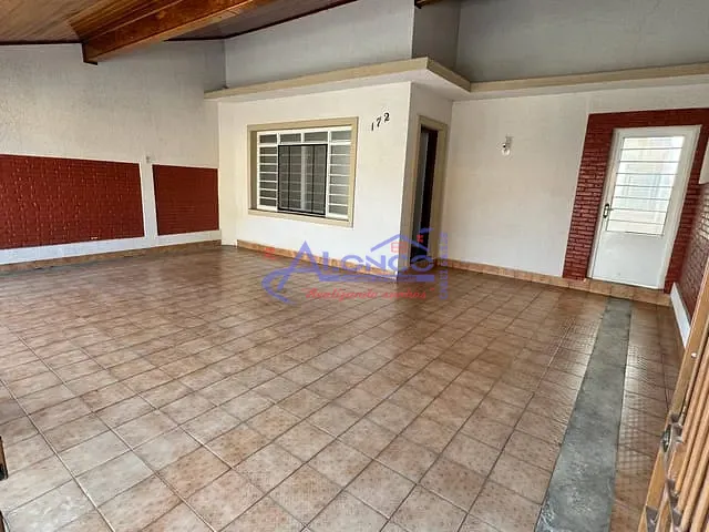 Casa com 200m² 3 quartos e 2 banheiros, à venda, no bairro Jardim Jacinto em Jacareí