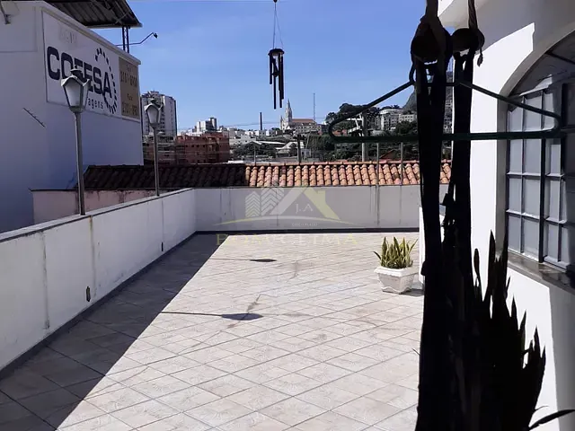 Casa com 326m² 4 quartos e 1 banheiro, à venda, no bairro Manoel Honório em Juiz de Fora
