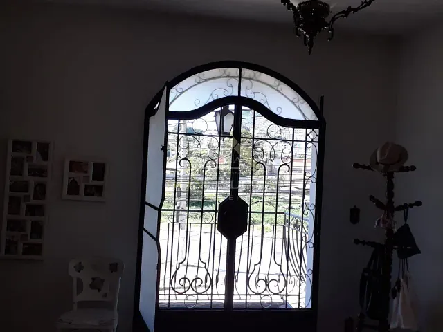 Casa com 326m² 4 quartos e 1 banheiro, à venda, no bairro Manoel Honório em Juiz de Fora