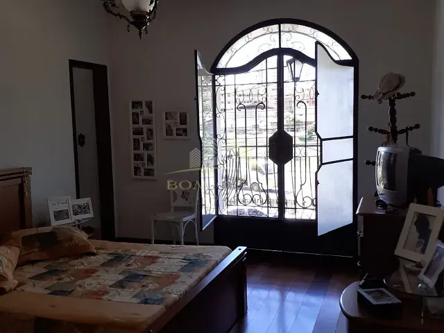 Casa com 326m² 4 quartos e 1 banheiro, à venda, no bairro Manoel Honório em Juiz de Fora