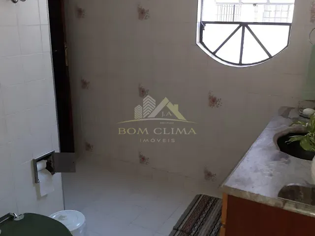 Casa com 326m² 4 quartos e 1 banheiro, à venda, no bairro Manoel Honório em Juiz de Fora
