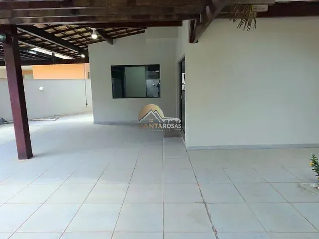 Casa com 380m² 4 quartos e 4 banheiros, à venda, no bairro Buraquinho em Lauro de Freitas