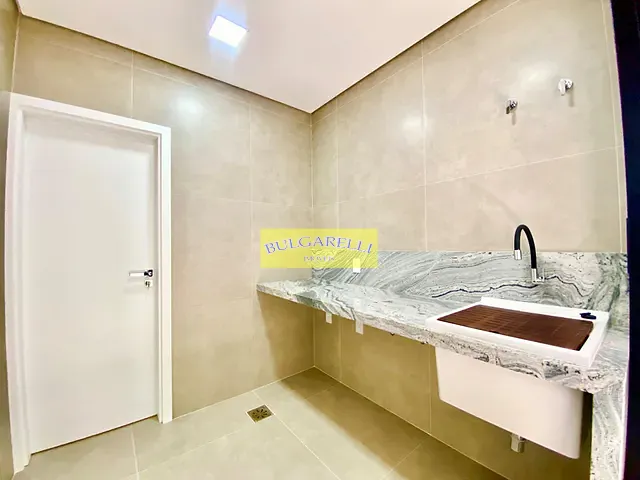 Casa com 315m² 3 quartos e 4 banheiros, à venda, no bairro Jardim Samambaia em Jundiaí