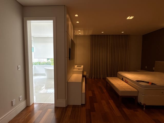 Casa com 525m² 4 quartos e 8 banheiros, à venda, no bairro Centro Comercial Jubran em Barueri