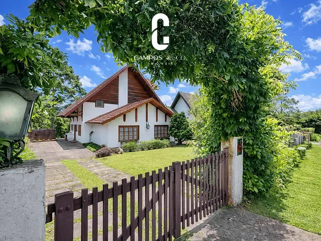 Casa com 1100m² 4 quartos e 5 banheiros, à venda, no bairro Alto do Capivari em Campos do Jordão