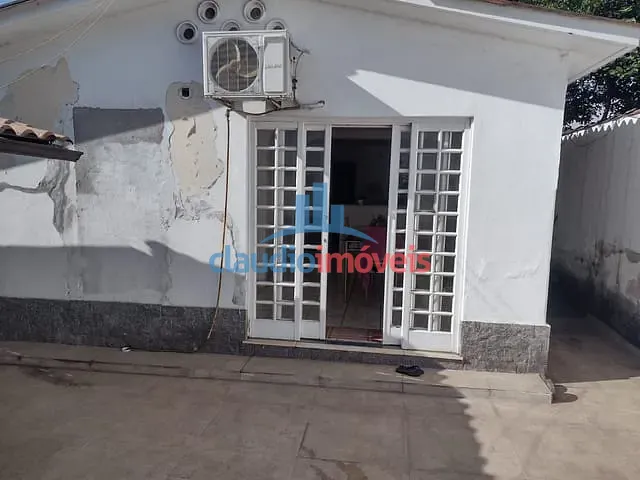 Casa com 400m² 3 quartos e 2 banheiros, à venda, no bairro Laranjal em Volta Redonda