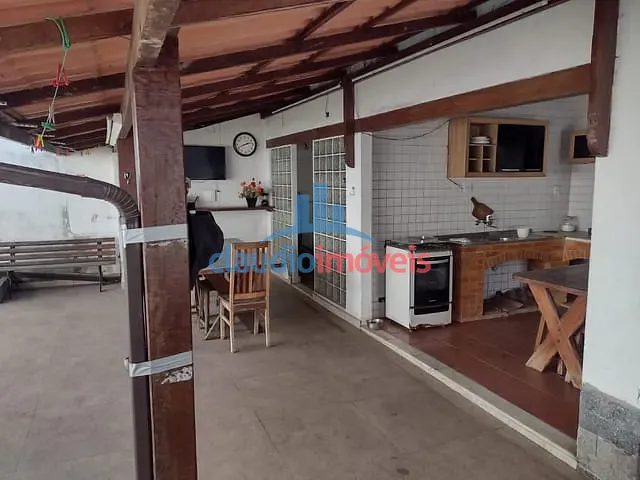 Casa com 400m² 3 quartos e 2 banheiros, à venda, no bairro Laranjal em Volta Redonda