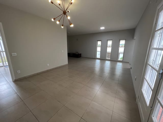 Casa com 651m² 4 quartos e 3 banheiros, à venda, no bairro Alto Ipiranga em Mogi das Cruzes